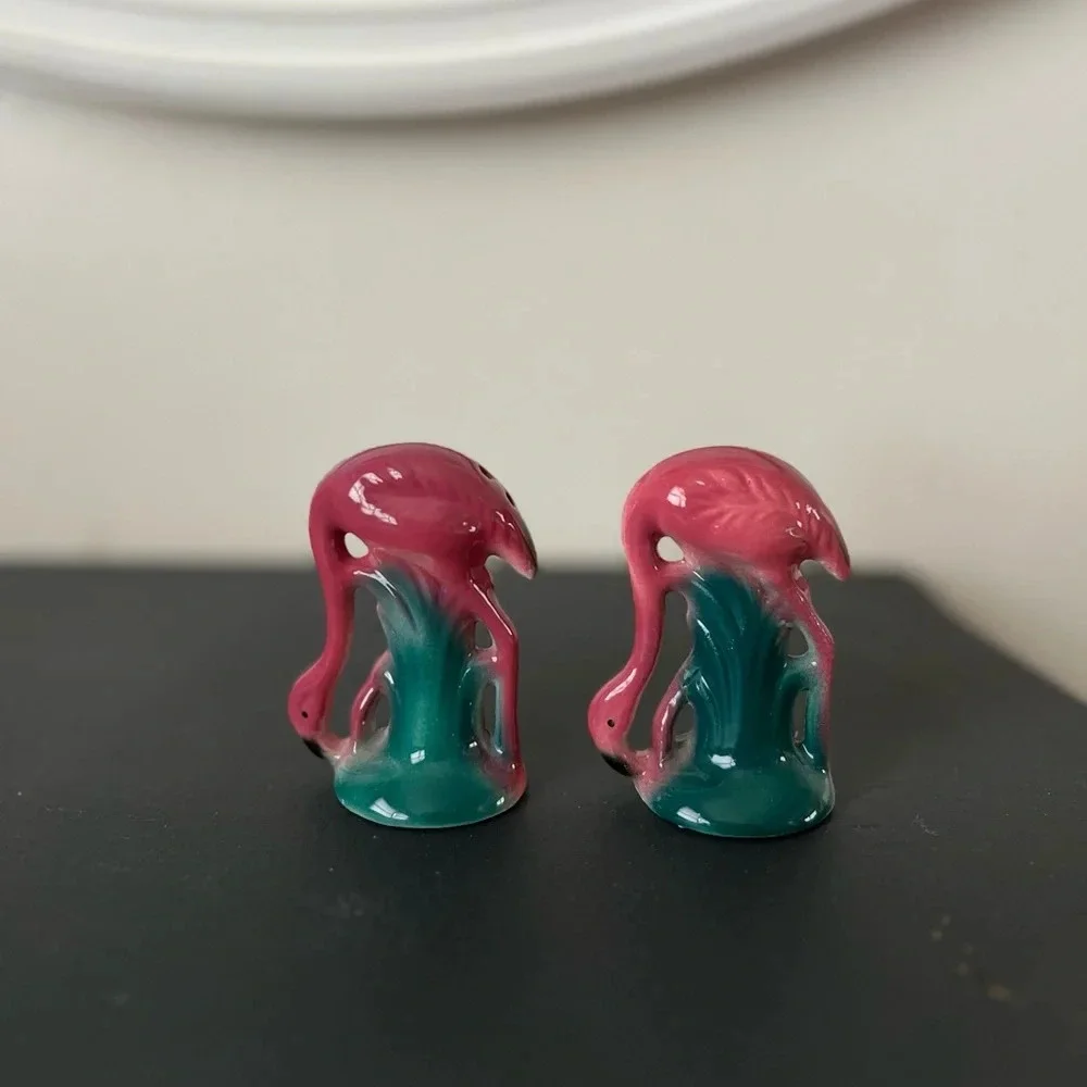 VTG 1985 Sarsaparilla Pink Flamingo Salt & Pepper Shakers Ceramic Kitch Figurine